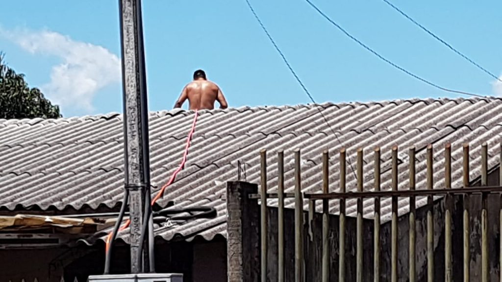 Incêndio em residência é contido por moradores no Bairro Brasília