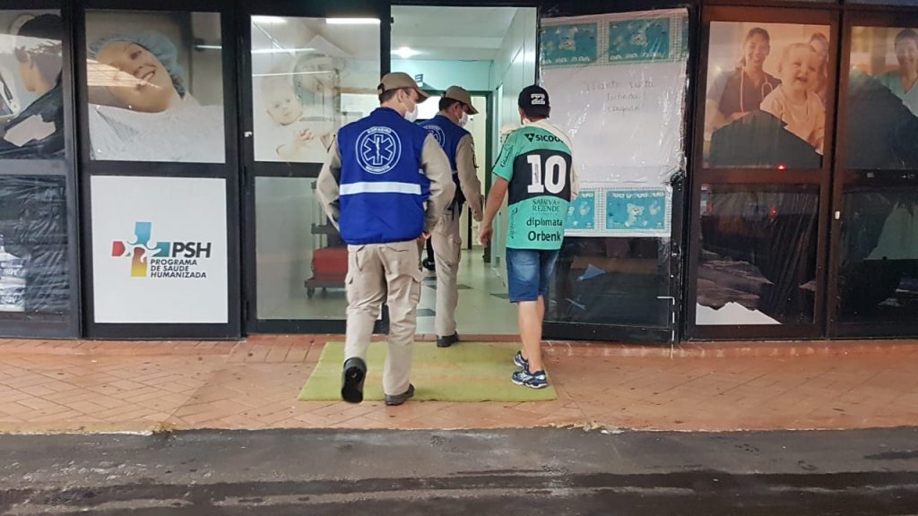 Homem fratura a clavícula ao sofrer queda de moto em São João do Oeste