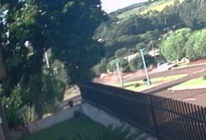 Câmera registra acidente que matou homem em Catanduvas; corpo foi encaminhado para o IML de Cascavel Imagem referente a Câmera registra acidente que matou homem em Catanduvas; corpo foi encaminhado para o IML de Cascavel