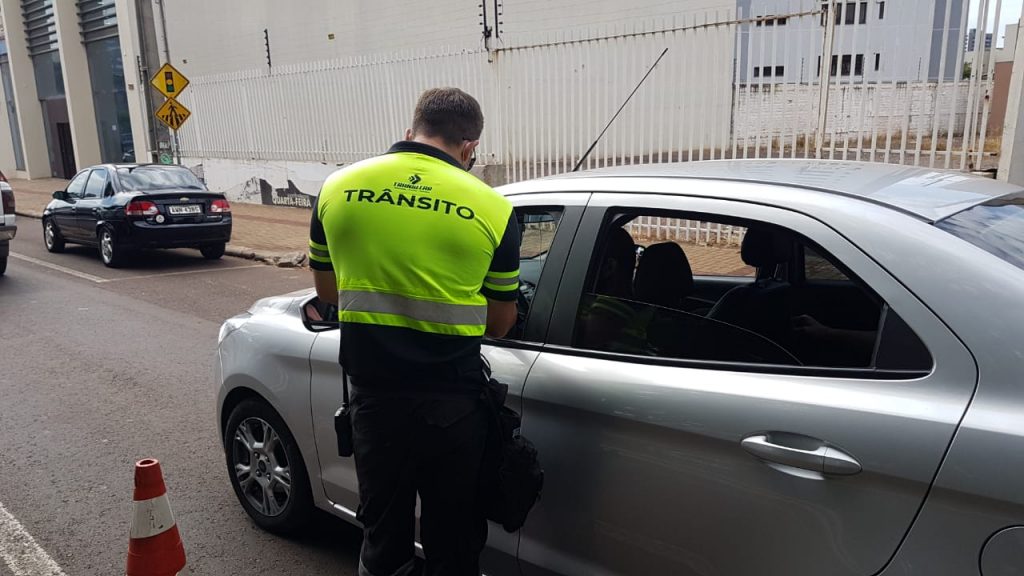 “Cidadão em Trânsito”: Ação educativa da Transitar orienta motoristas cascavelenses