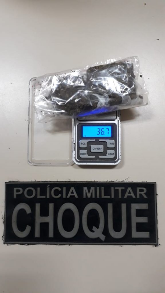 Em busca por motocicleta furtada, Choque apreende drogas no Guarujá