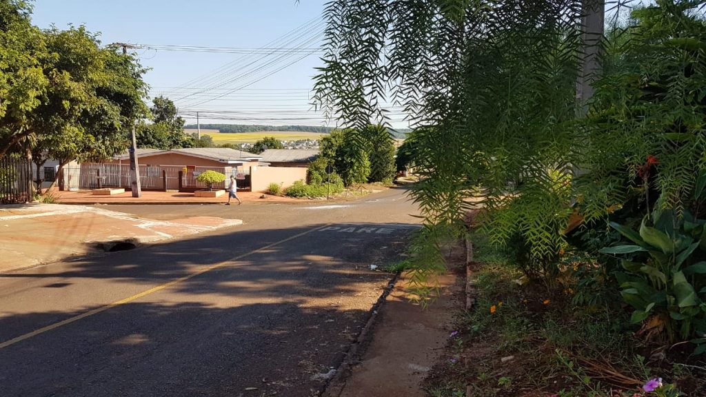 Três acidentes na mesma semana na Av. Uirapuru preocupam moradores e motoristas reclamam de falta de sinalização