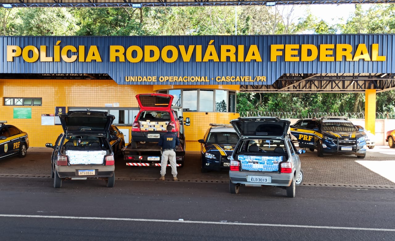 PRF apreende três veículos carregados com cigarros contrabandeados na BR-277 Imagem referente a PRF apreende três veículos carregados com cigarros contrabandeados na BR-277