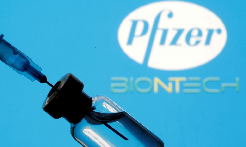 Pfizer deve produzir 4 bilhões de doses de vacina contra covid em 2022