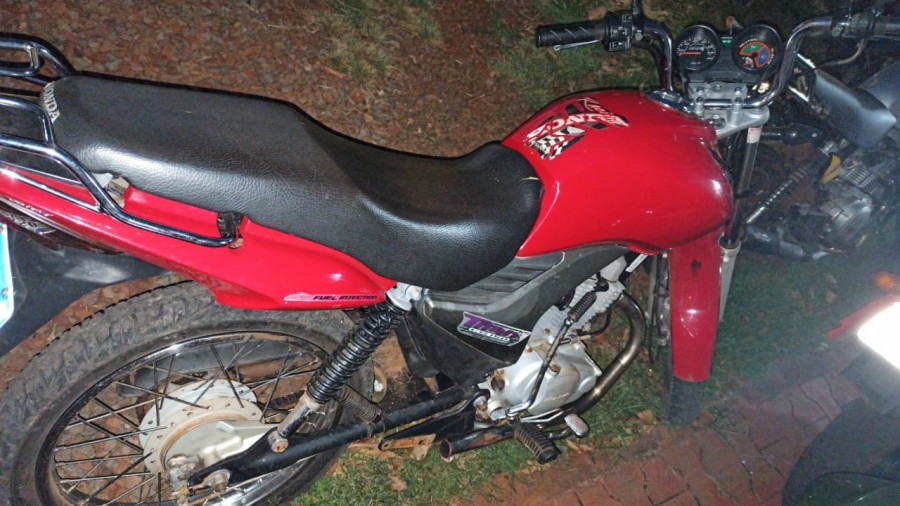 Sem CNH, jovem é detido conduzindo moto com escapamento adulterado em Santa Lúcia Imagem referente a Sem CNH, jovem é detido conduzindo moto com escapamento adulterado em Santa Lúcia