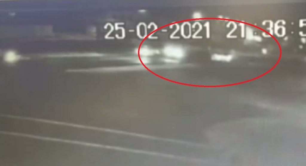 Câmera mostra acidente entre caminhão e Gol na BR-277, perto do viaduto Carelli