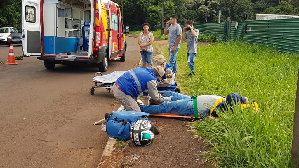 Motociclista fica ferido após colisão traseira, na Rua Jacarezinho na Região do Lago