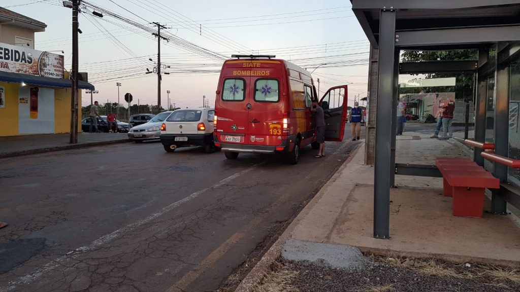 Motociclista fica ferida na Rua Maracaí esquina com Rua Glauber Rocha, no floresta