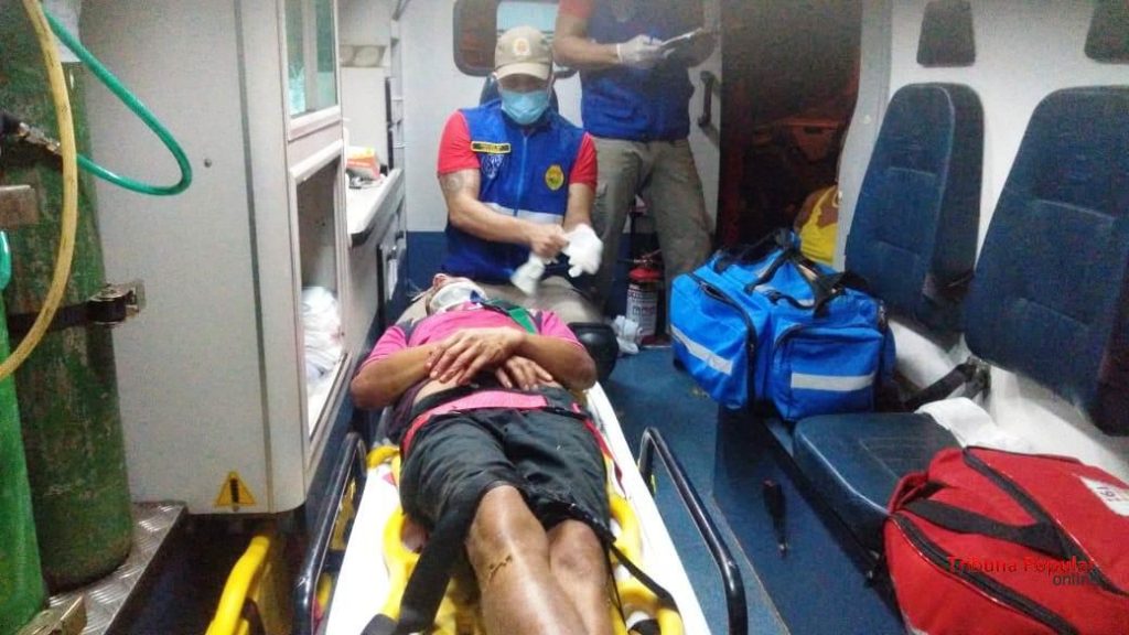 Motociclista é socorrido pelo Siate após colidir moto contra árvore em Foz do Iguaçu Motociclista é socorrido pelo Siate após colidir moto contra árvore em Foz do Iguaçu