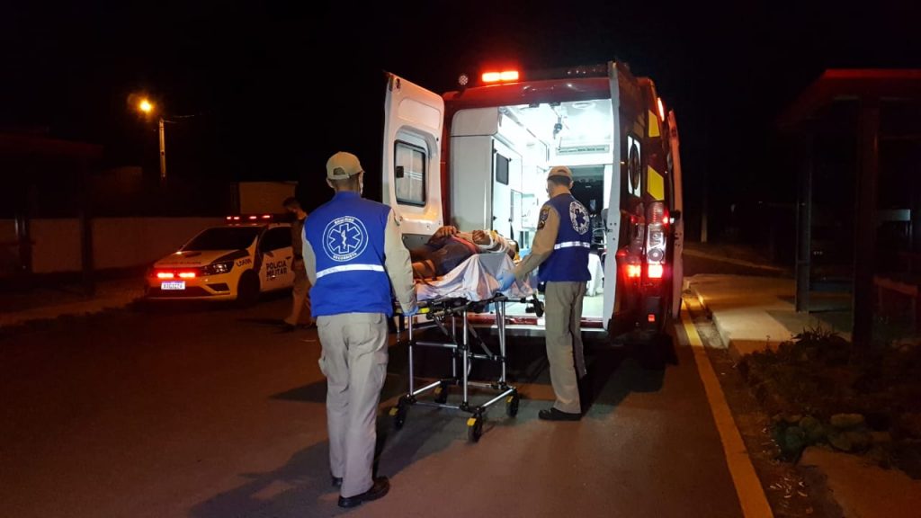 Homens entram em vias de fato usando faca e pedaço de pau no Bairro Cataratas; ambos acabaram feridos Homens entram em vias de fato usando faca e pedaço de pau no Bairro Cataratas; ambos acabaram feridos