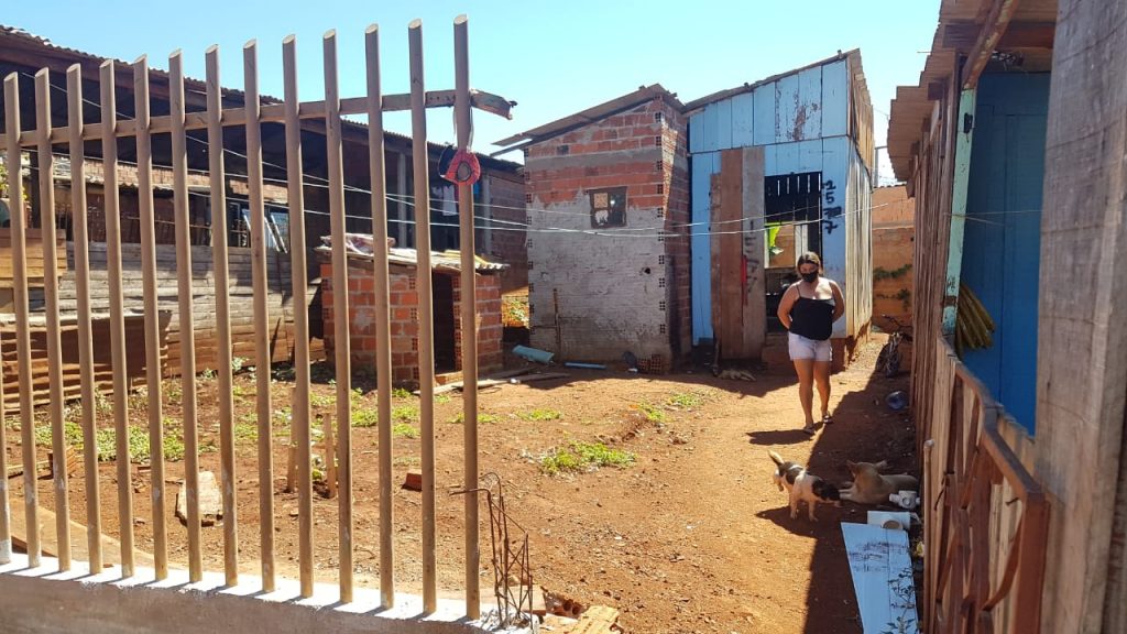 Mãe de família pede ajuda com alimentos e um trabalho