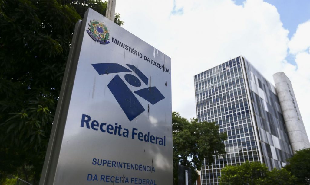 Arrecadação em abril atinge R$ 156,8 bi e bate recorde para o mês