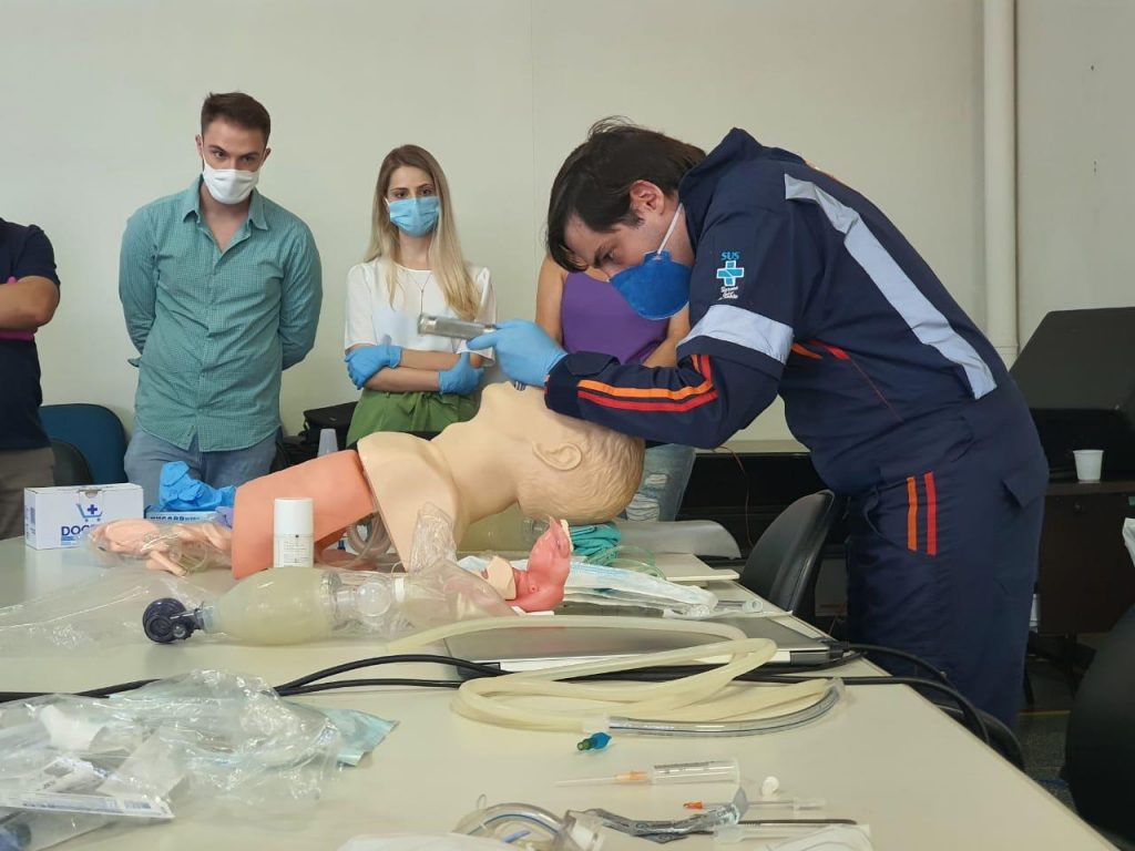 Mais 40 médicos fazem treinamento de capacitação sobre manejo de vias aéreas