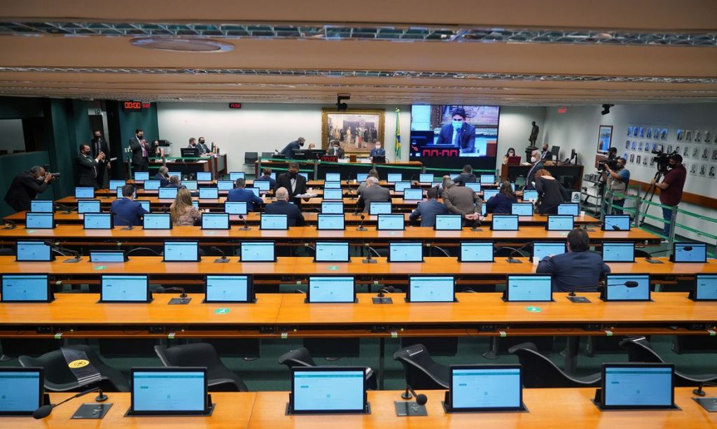 Conselho de Ética notifica deputados Daniel Silveira e Flordelis Conselho de Ética notifica deputados Daniel Silveira e Flordelis