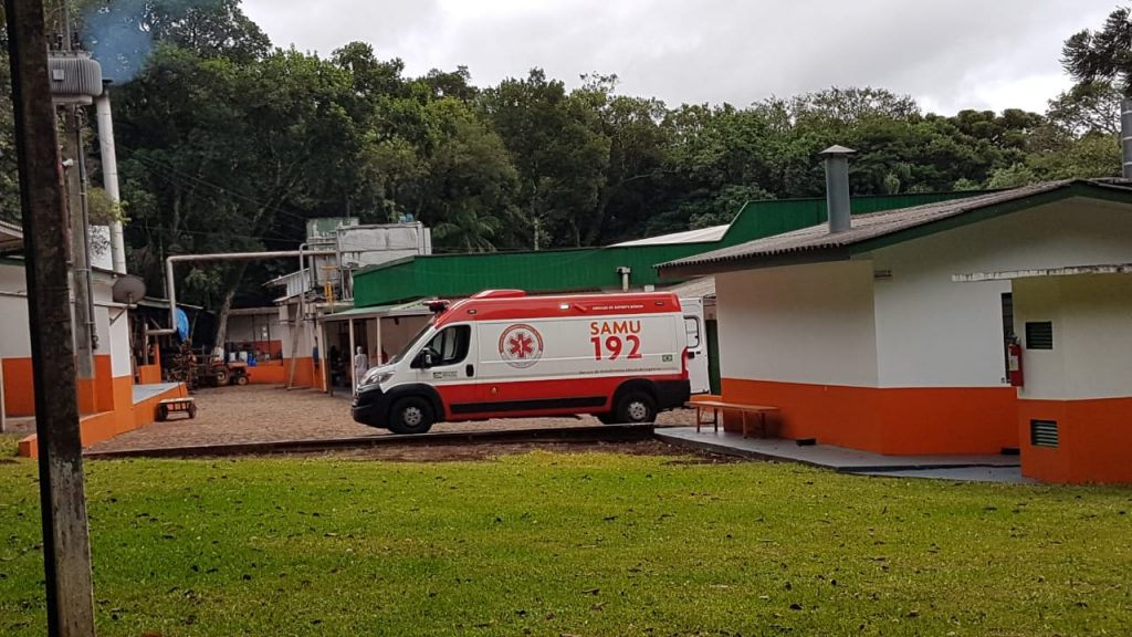 Jovem sofre convulsão em empresa perto da BR-277 e é socorrido pelo Samu