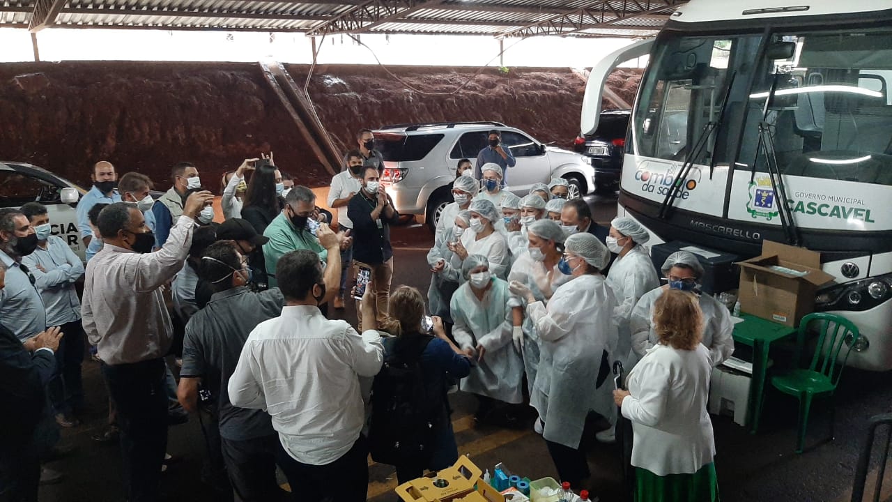 Depois de conhecer a UPA Brasília, Ministro Pazuello visita o Centro de Convenções