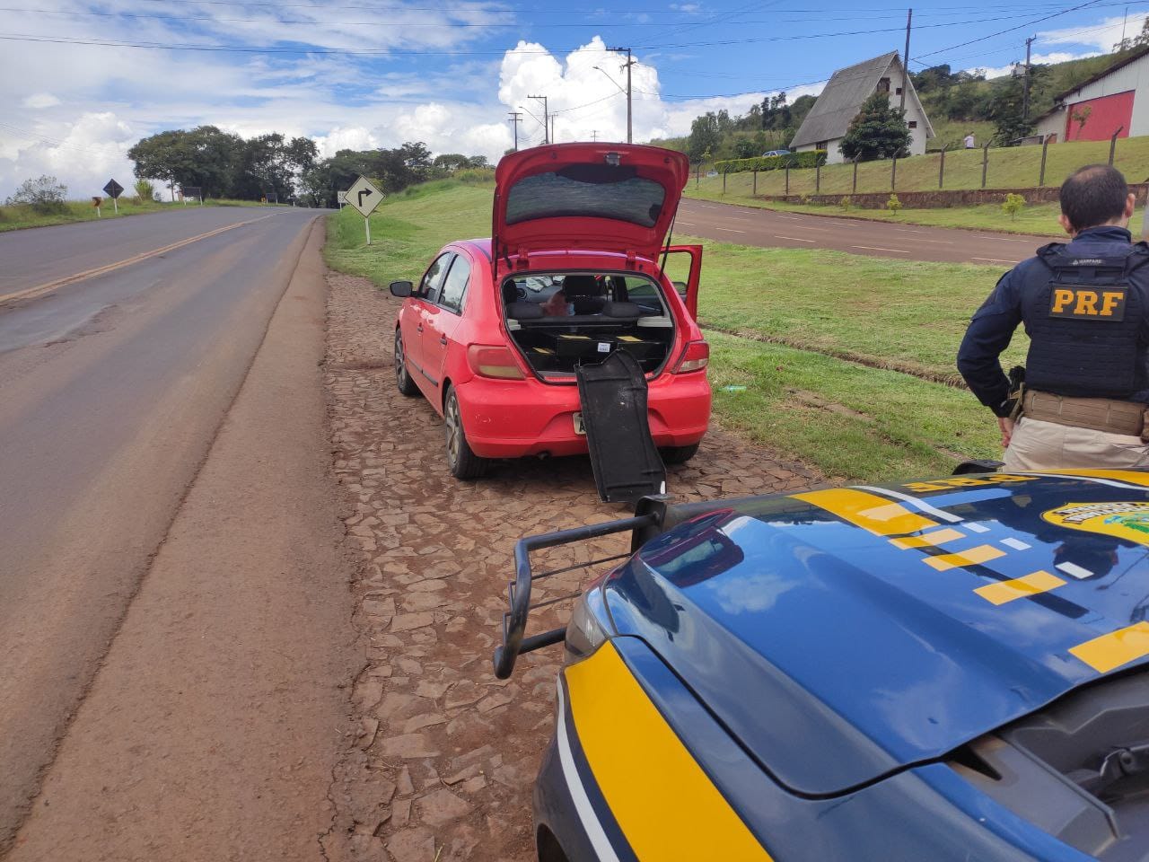 PRF apreende cerca de R$ 20 mil em vinhos importados ilegalmente da Argentina Imagem referente a PRF apreende cerca de R$ 20 mil em vinhos importados ilegalmente da Argentina