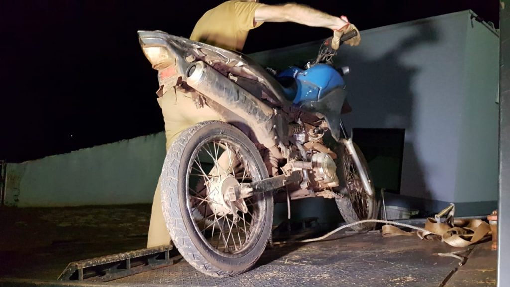 PM apreende adolescente que conduzia moto sem placa e com chassi adulterado no Tarumã