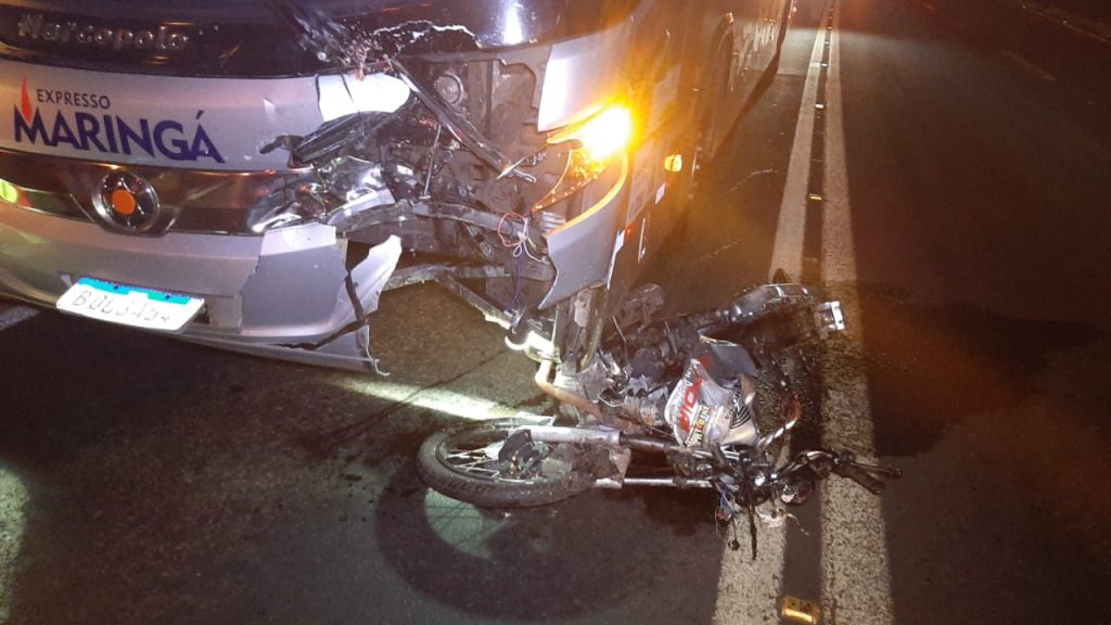 Homem que morreu em acidente entre moto e ônibus em Cascavel seria suspeito de matar a enteada em Foz do Iguaçu