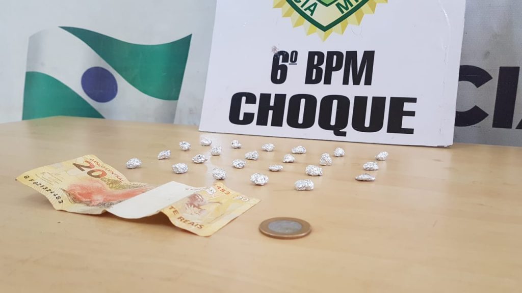 Choque detém dupla com 23 pedras de crack no XIV de Novembro