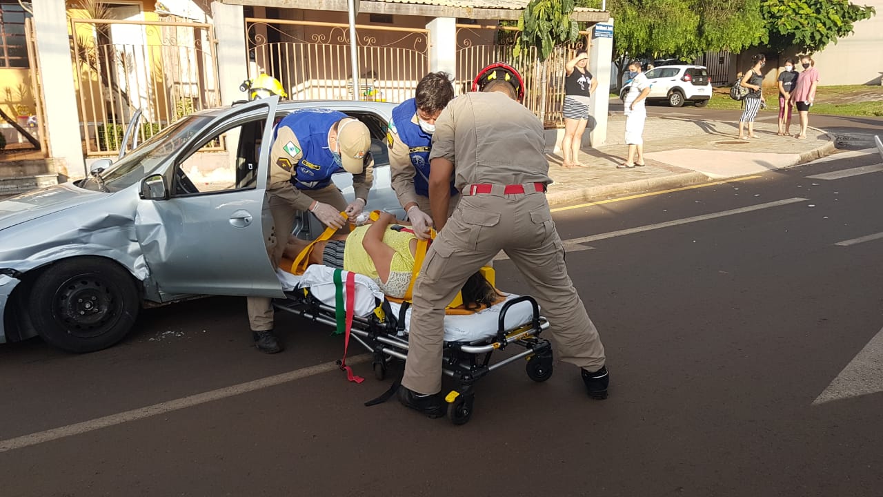 Colisão entre Celta e Corsa deixa mulher ferida no Bairro Presidente Imagem referente a Colisão entre Celta e Corsa deixa mulher ferida no Bairro Presidente