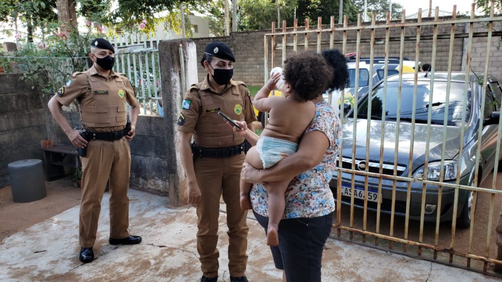Criança se engasga com pirulito e PM auxilia tia no socorro em Campo Mourão