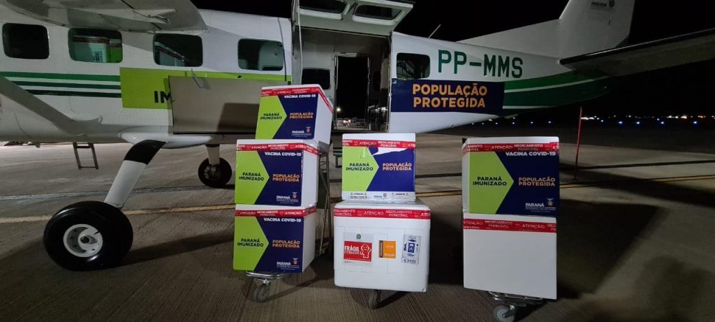 Avião com 3720 doses da vacina contra a Covid-19 chega a Cascavel; 1630 doses ficarão na cidade
