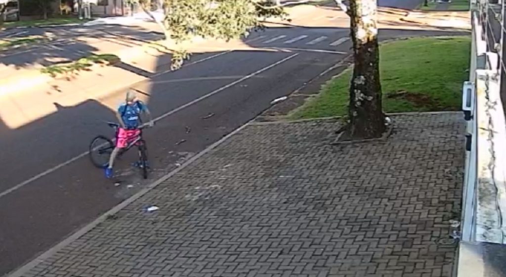 Internauta tenta localizar rapaz que encontrou celular na Avenida Olindo Periolo, no Bairro Pacaembu