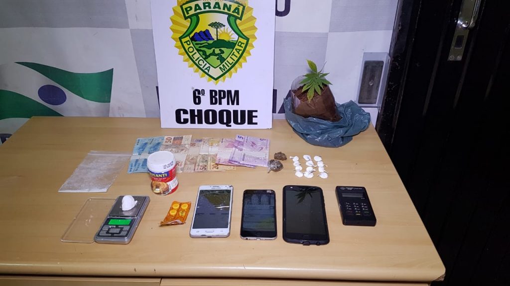 Trio é detido pelo Choque com pé de maconha, cocaína e até máquina de cartão no Bairro Universitário