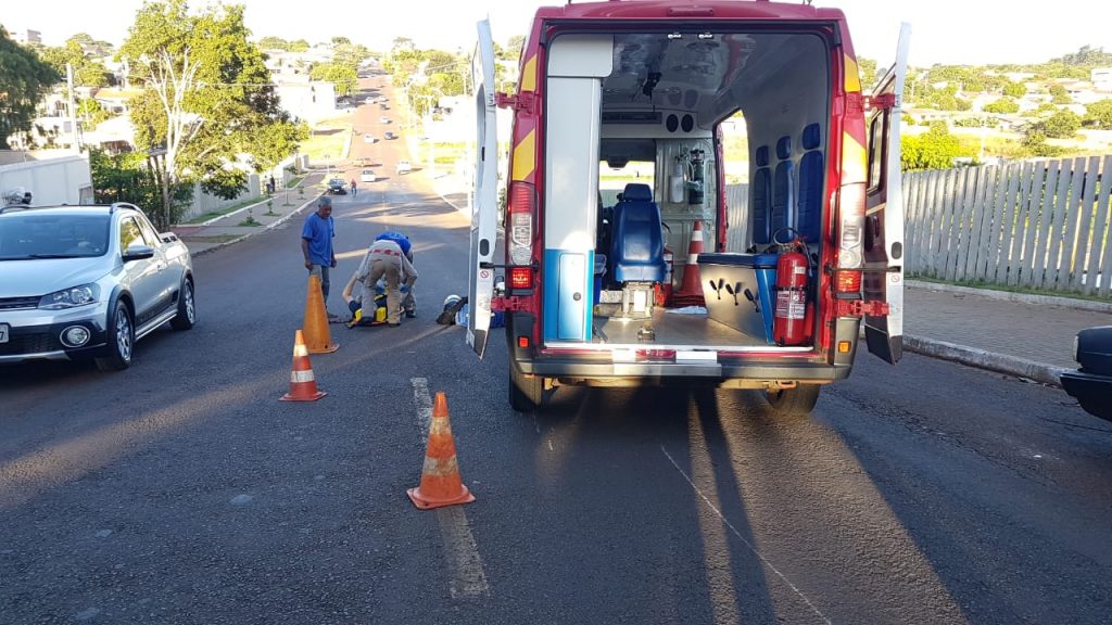 Motociclista perde o controle, sofre queda e fratura perna esquerda no Bairro Morumbi