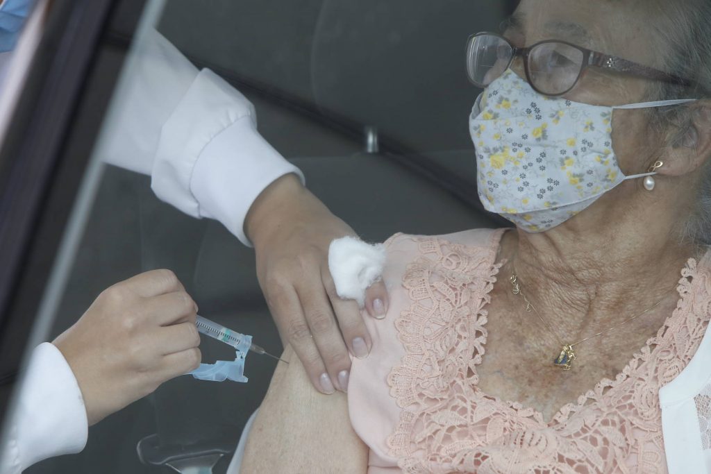 Com 633 mil vacinas, Paraná vai intensificar aplicação da segunda dose