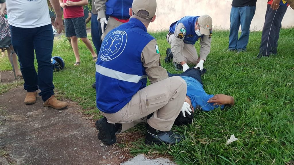 Motociclista de 23 anos colide com Cruze e sofre grave laceração na perna direita no Bairro Cataratas