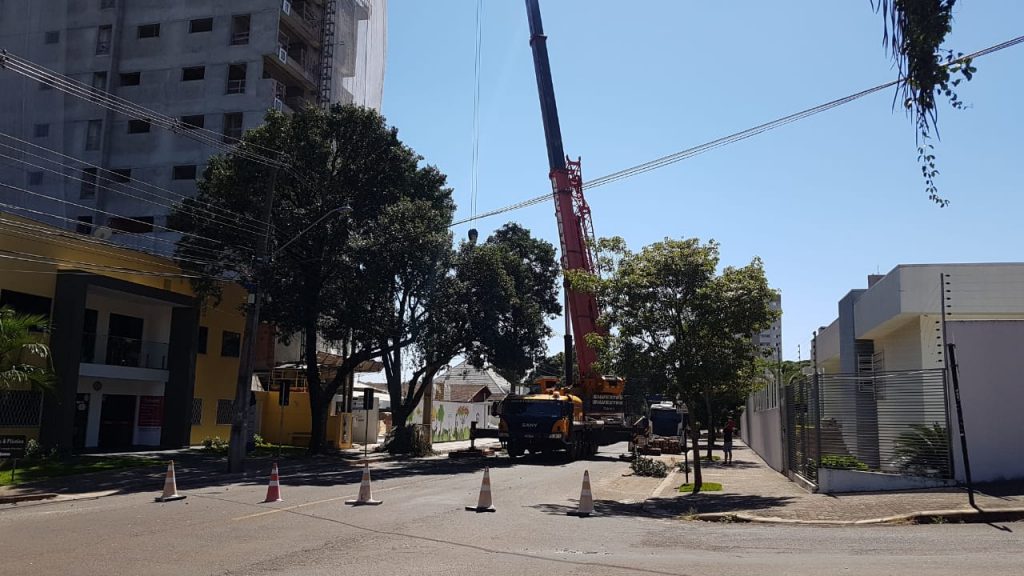 Trecho da Rua Londrina está interditado na região central da cidade Trecho da Rua Londrina está interditado na região central da cidade