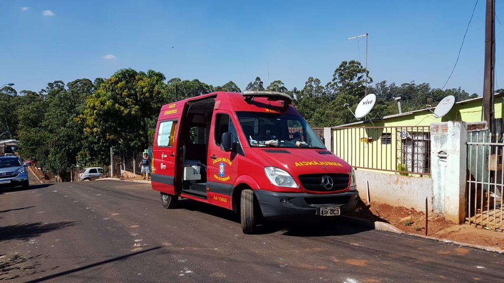 Criança é atendida pelo Siate após sofrer queda em residência no Bairro XIV de Novembro Criança é atendida pelo Siate após sofrer queda em residência no Bairro XIV de Novembro