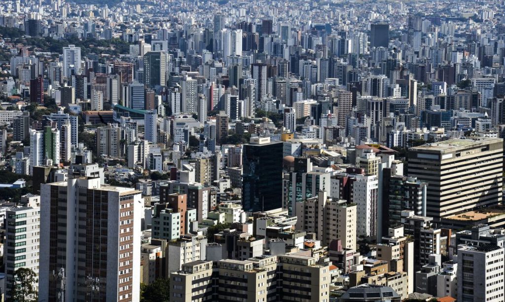 Belo Horizonte aumenta restrições para conter disseminação da Covid-19 Belo Horizonte aumenta restrições para conter disseminação da Covid-19