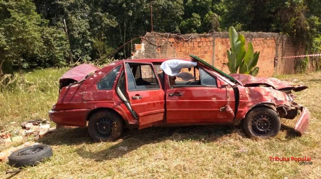 Homem de 44 anos morre após colidir carro contra muro em Foz do Iguaçu