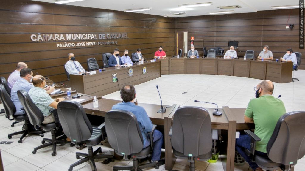 “A UPA Brasília já é UPA-Covid”, diz secretário de saúde, Miroslau Bailak, em reunião na Câmara Municipal