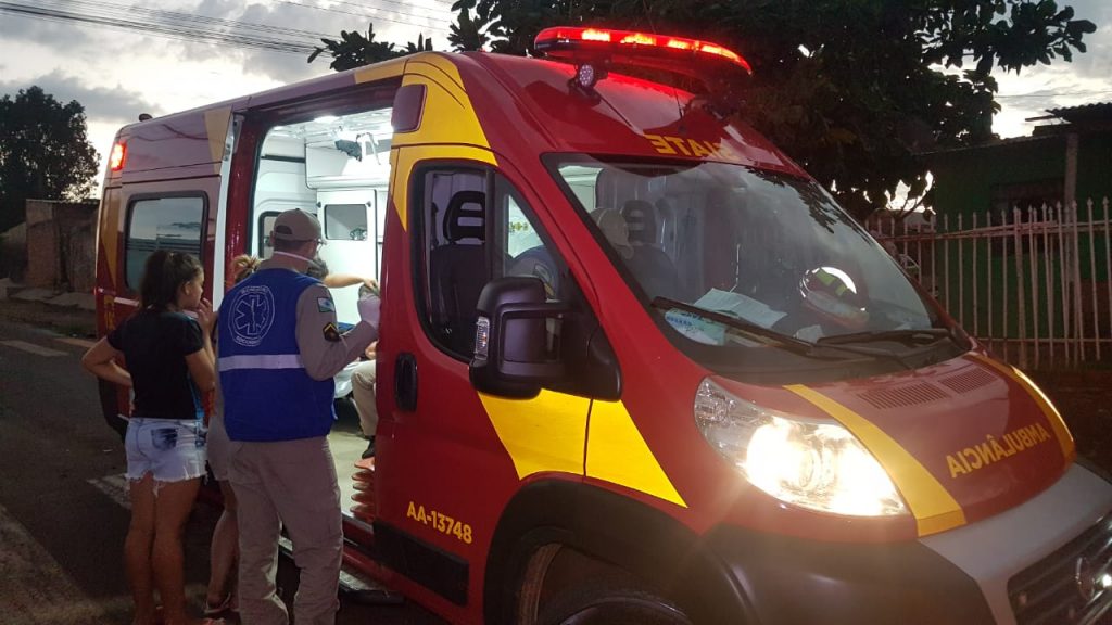 Carro atinge bicicleta e garotinho fica ferido, no Bairro Interlagos
