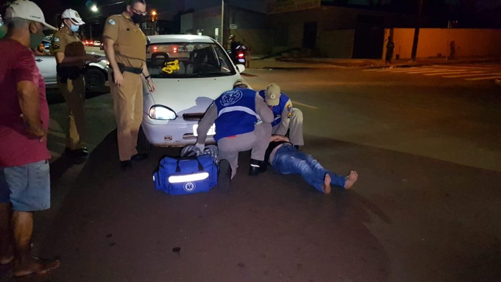 Atropelamento por carro deixa mulher ferida na Rua Leonardo da Vinci, no Bairro Interlagos