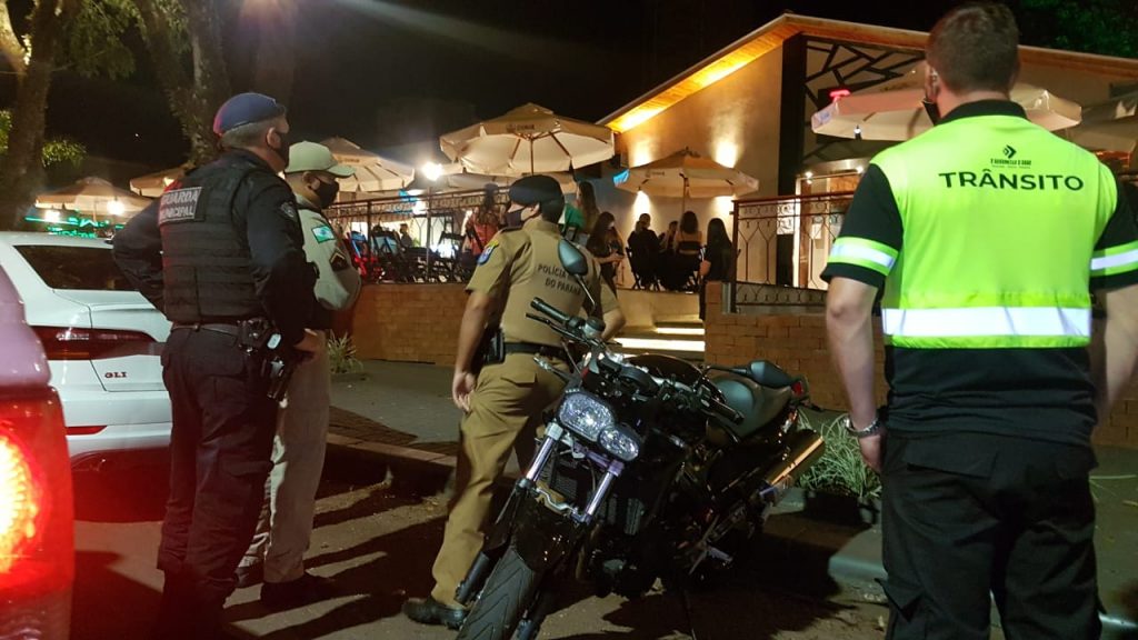 Fiscalização é realizada em estabelecimento na Rua Minas Gerais, no Centro