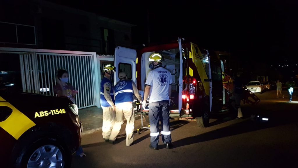 Vítima de enforcamento é socorrida pelo Corpo de Bombeiros no Bairro Canadá