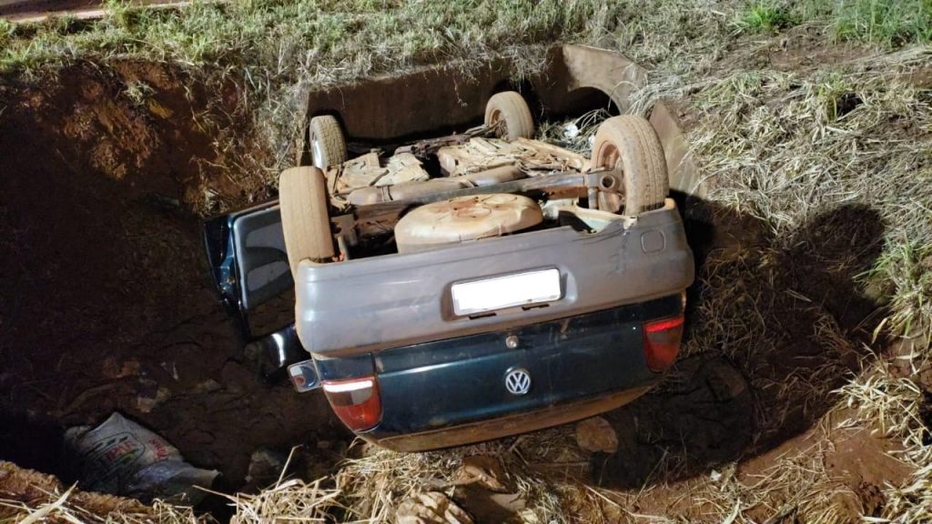 Veículo tomba e fere adolescente de 16 anos às margens da BR-487, entre Campo Mourão e Luiziana