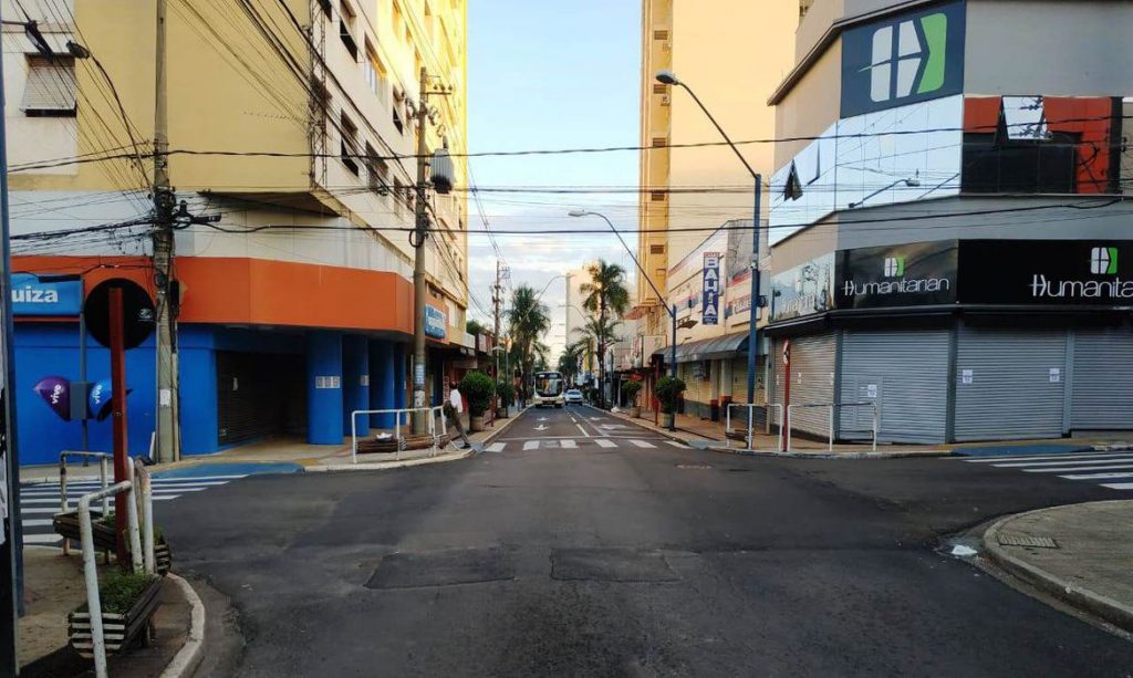 Cidades paulistas aumentam restrições para diminuir casos de covid-19