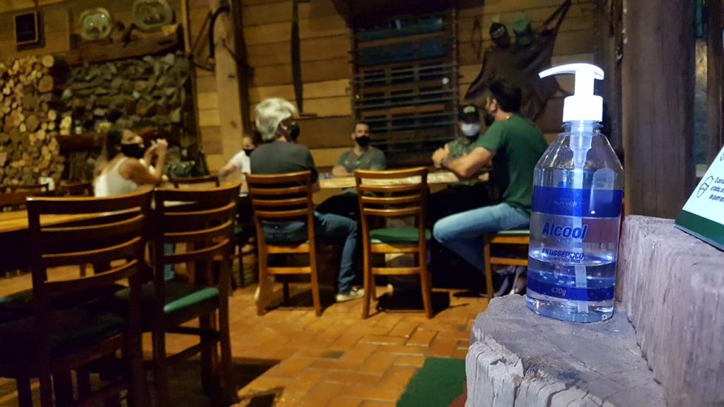 Donos de restaurantes realizam reunião após o novo decreto e garantem que os ambientes são seguros