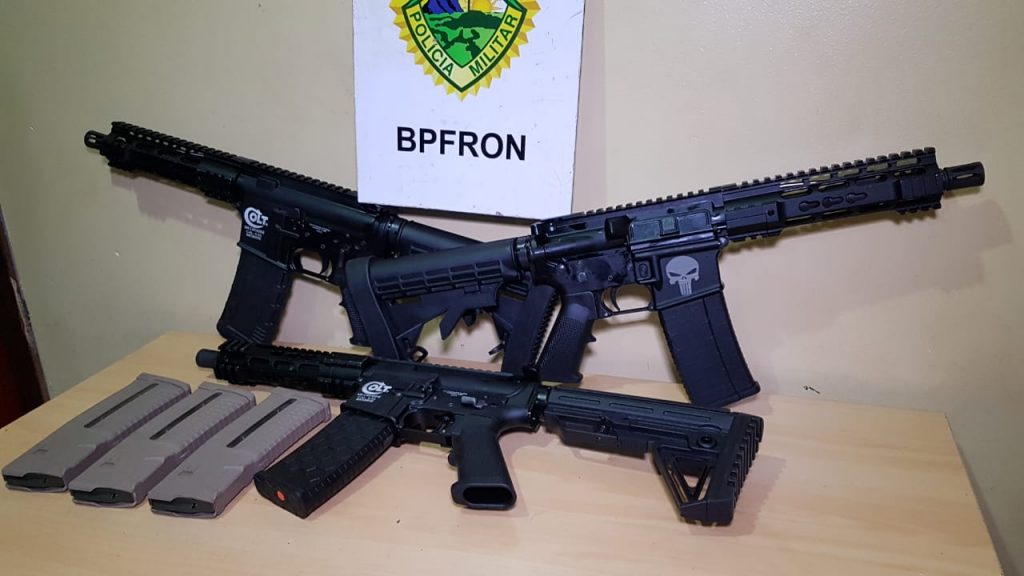 Polícia Militar de Cascavel prende homem que seguia para Curitiba com 3 fuzis calibre 556