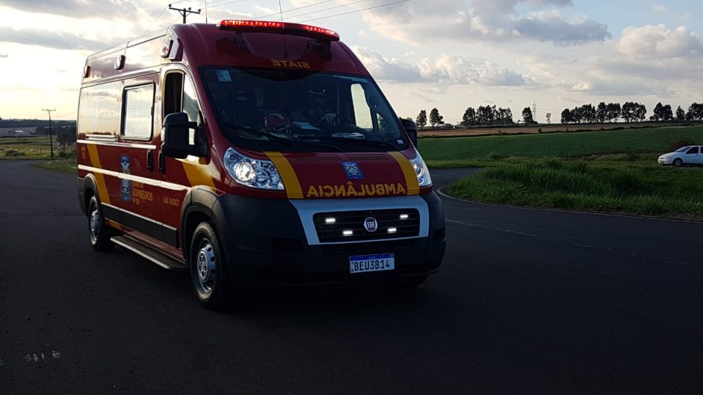 Homem fratura o antebraço ao cair de moto no Bairro Canadá