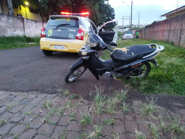 Duas mulheres ficam feridas após acidente entre motos em Apucarana Imagem referente a Duas mulheres ficam feridas após acidente entre motos em Apucarana