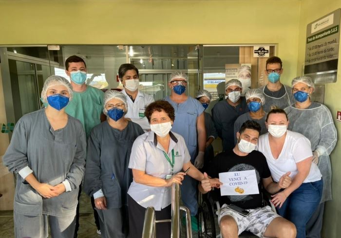 Primeiro paciente da UTI Covid da Maternidade recebe alta em Medianeira Imagem referente a Primeiro paciente da UTI Covid da Maternidade recebe alta em Medianeira