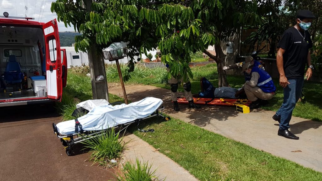 Homem sofre queda de moto e Siate é acionado para socorro