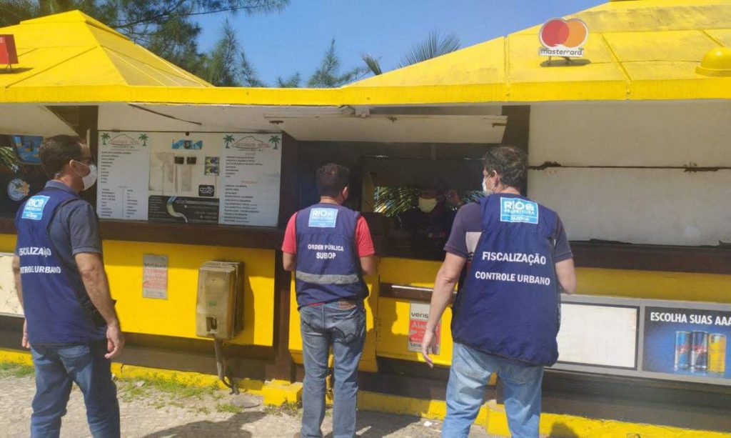 Prefeitura do Rio aplica multas e encerra festa clandestina